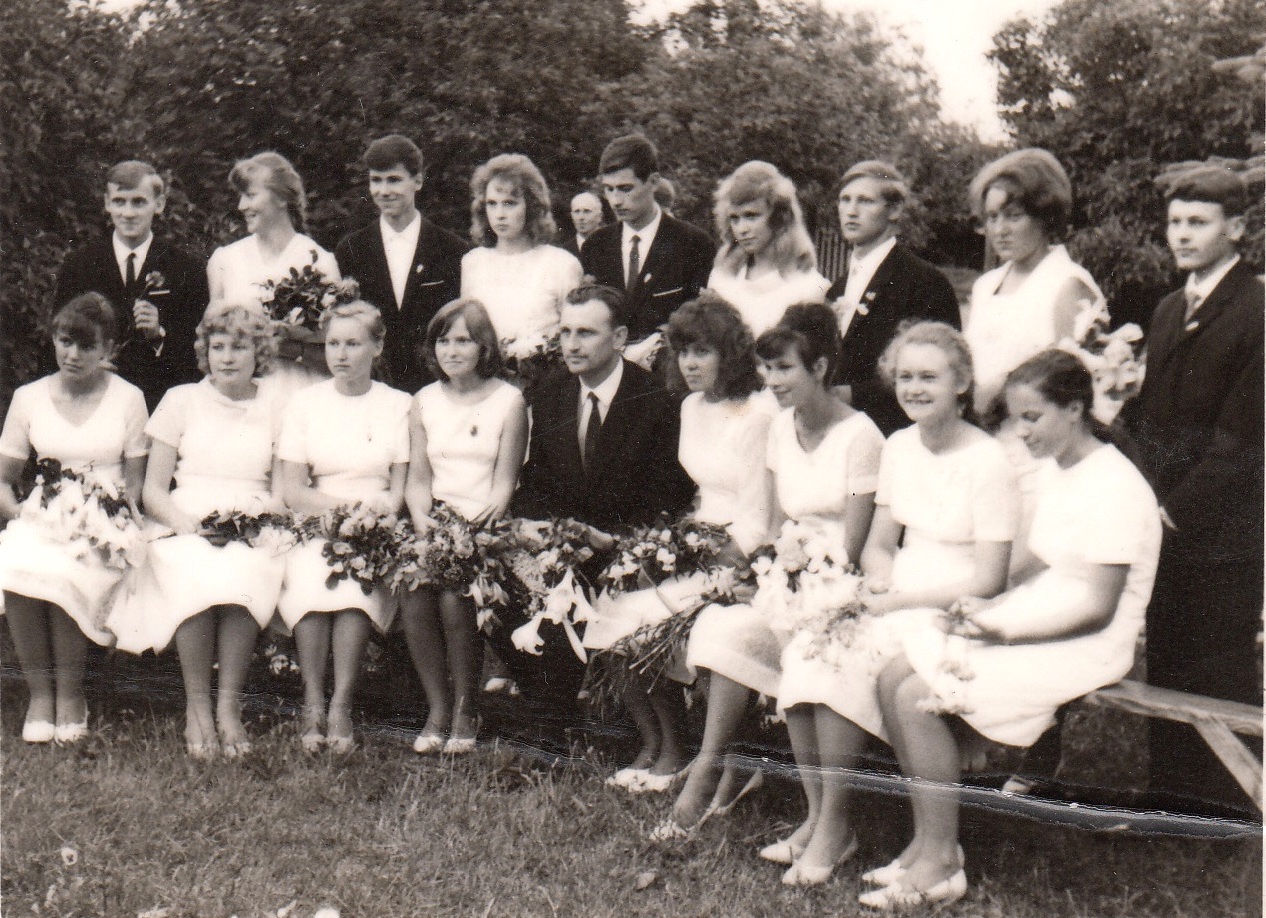 1966.gada 42.izlaidums .klases audzinātājs Ilmārs Niedrītis